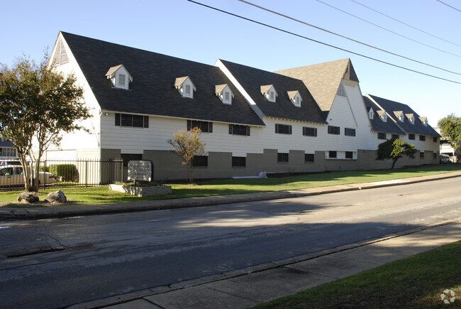 Courtney Place Apartments For Rent in Dallas, TX