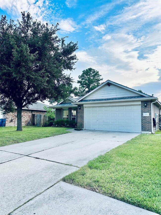 Building Photo - 21604 Horseshoe Dr Rental