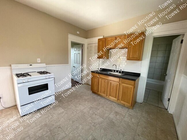 Photo - 170 Ladner Ave Unit 2