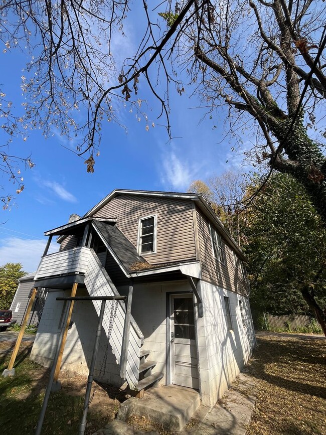 4-Bedroom, 1-Bath Single Family Home - 4-Bedroom, 1-Bath Single Family Home