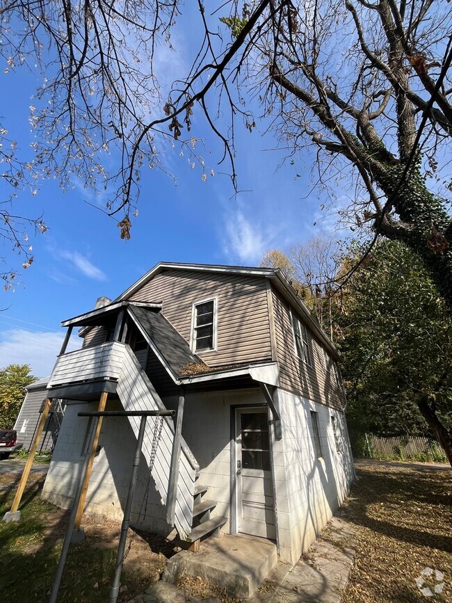 Building Photo - 4-Bedroom, 1-Bath Single Family Home