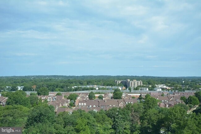 Photo - 307 Yoakum Pkwy Unit 1826