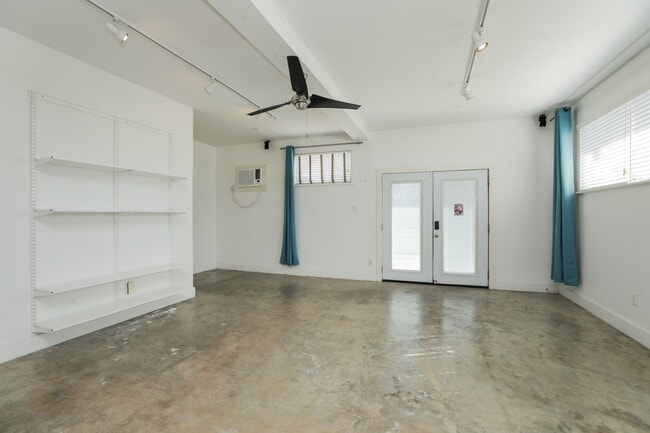 Building Photo - 2215 Cleburne St