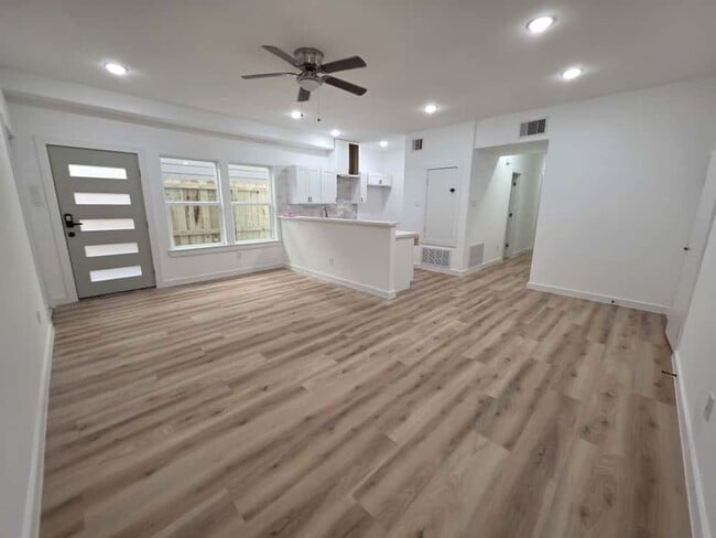 Photo - 8406 De Priest St