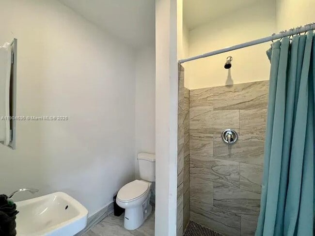 Photo - 1020 N Riverside Dr Unidad 14