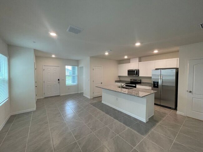 Beautiful 3 Bedroom 2.5 Bathroom Townhome in Windrose