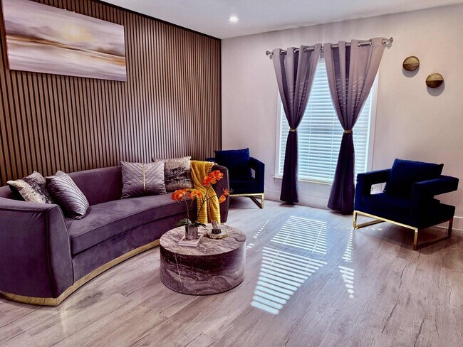 Photo - 446 Marquette Dr