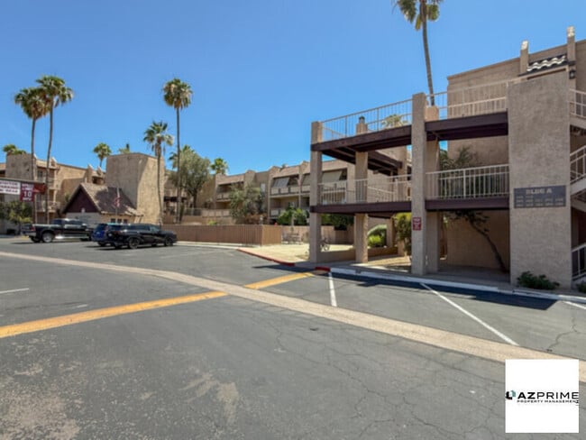 Building Photo - Experience Effortless Desert Living in this Beautifully Designed 2/2 Carefree Condo, Perfectly Blend