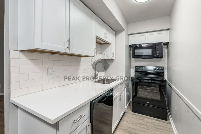 Building Photo - 558 Riverview Dr Unit D