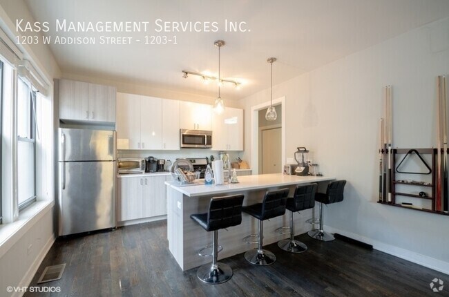 Building Photo - 1203 W Addison St Unit 1203-1 Rental