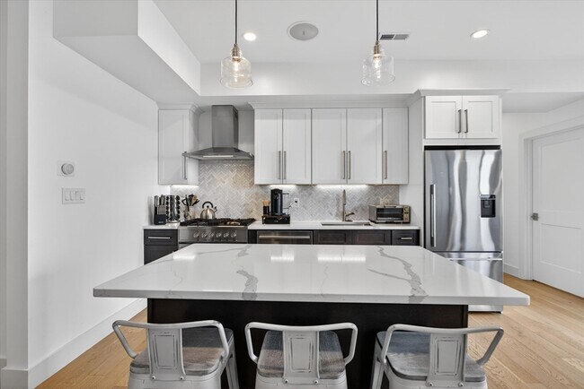 Photo - 946 Saratoga St Unit 303