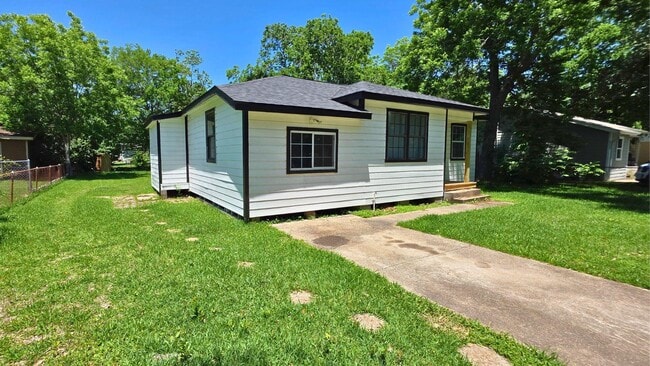 Photo - 502 Azalea Dr