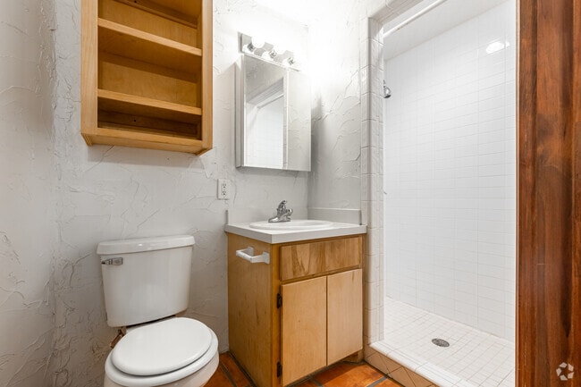 1BR, 1BA - 575SF - Bathroom