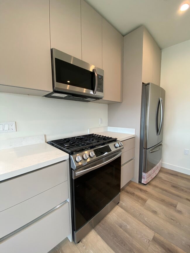 Photo - 115 N State St