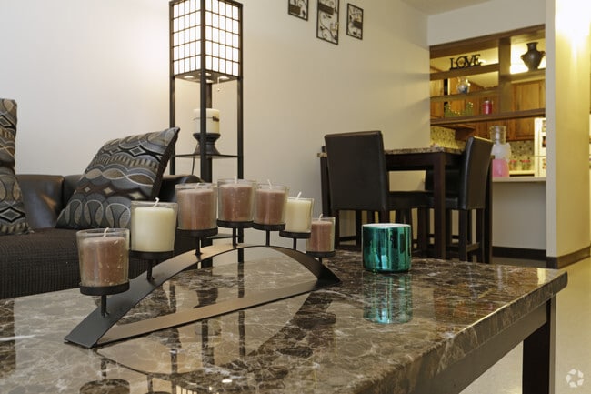 2BR,1BA-807 SF