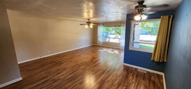 Building Photo - 3 Bedroom/2 Bath single story home