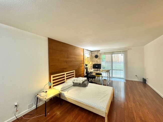 Photo - Beautiful Ground-Floor Condo Near Microsoft Unit G103