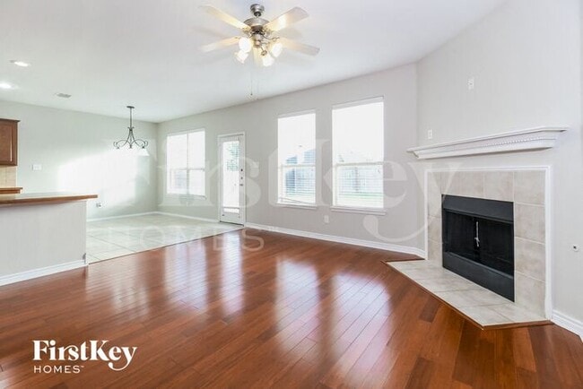 Photo - 204 Clydesdale St