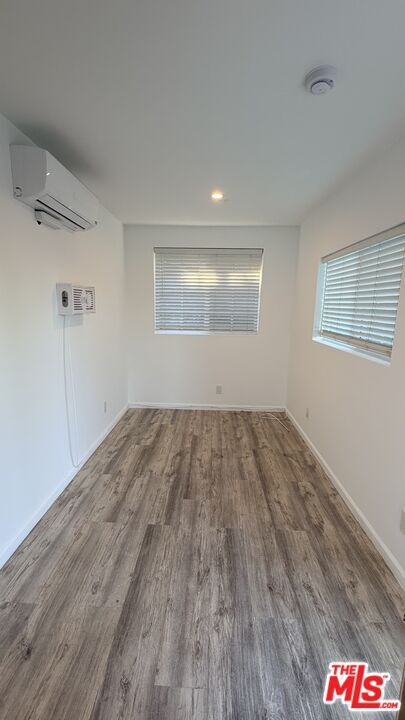 Photo - 10937 Whitaker Ave