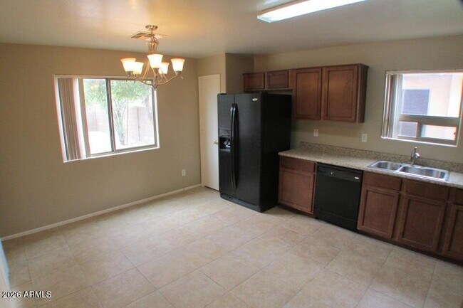 41401 W Pryor Ln