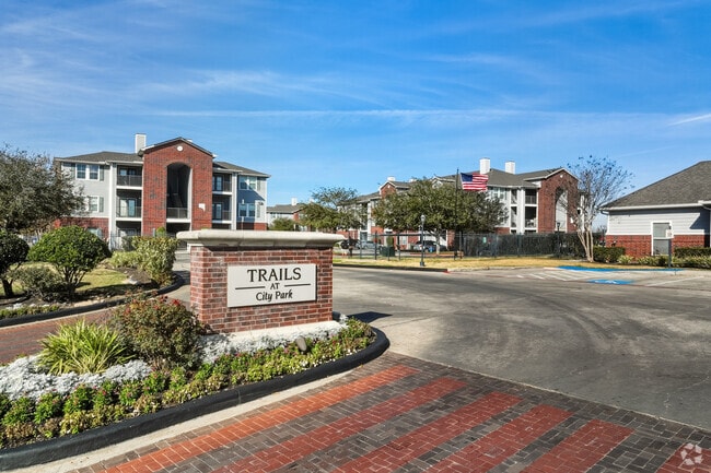 Entrada - Trails at City Park