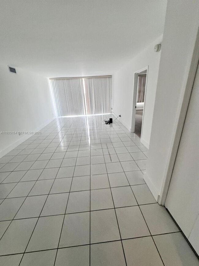 Photo - 5161 Collins Ave Unit 1108