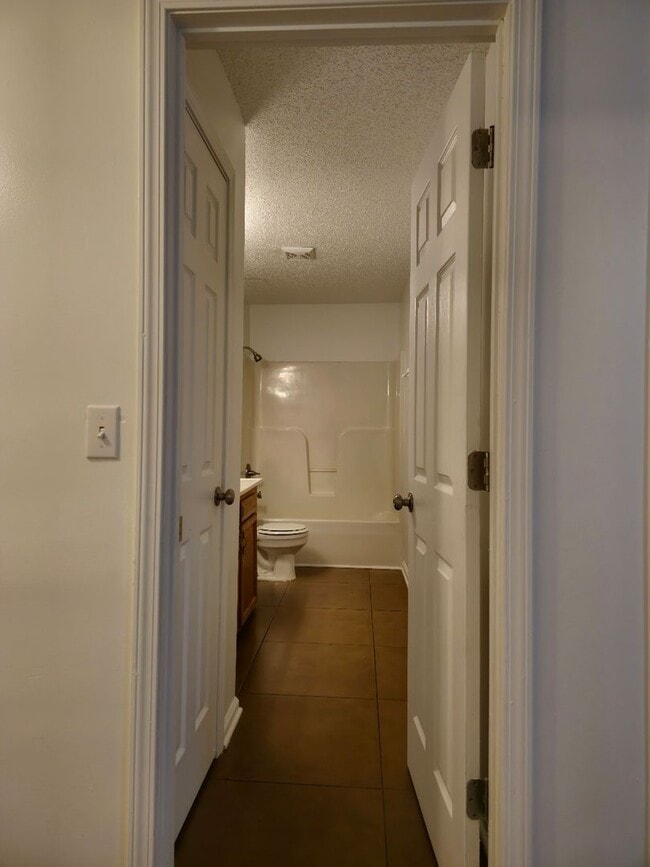 Photo - ** Spooky Special - Rent free until next y... Unidad 1542 D
