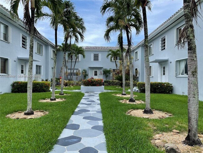 Building Photo - 530 SW 10th St Unit 1B