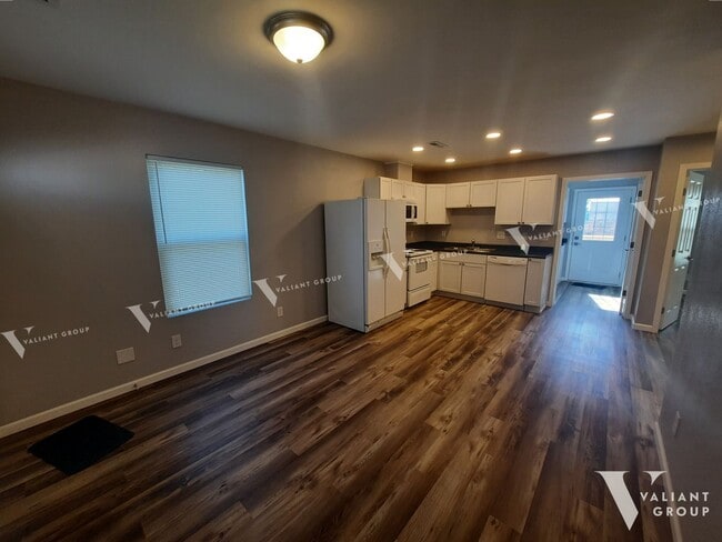 Photo - 2 Bedroom House for Rent | Easy Access to Kansas & Chestnut Expwy