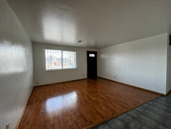 Photo - 908 Faye Pl NE