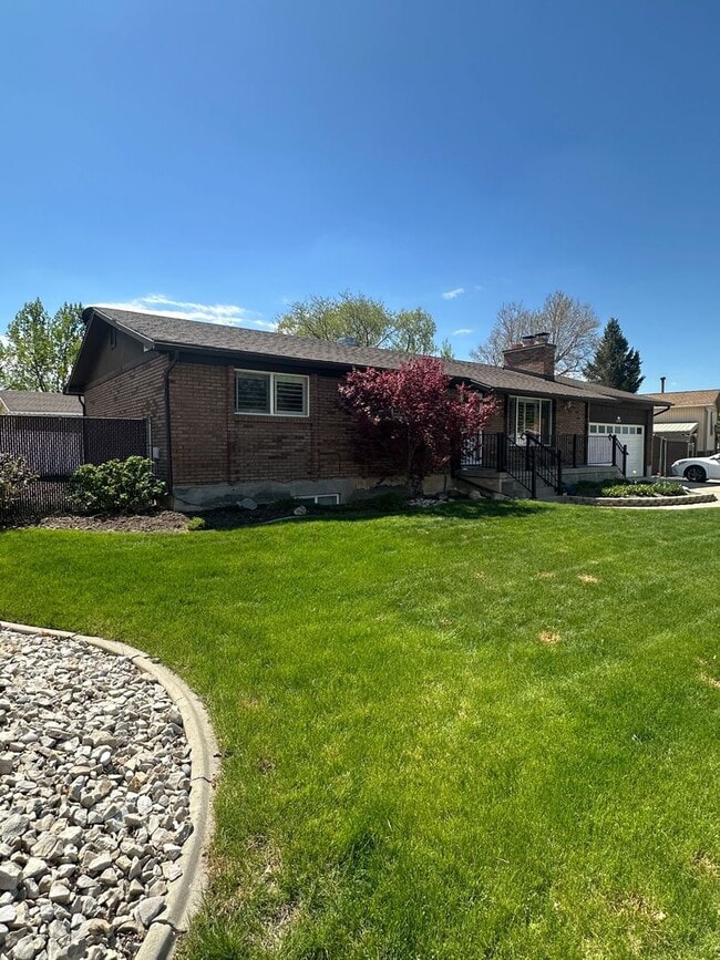 Building Photo - 1576 Plata Way Unit 1576 Plata Way Rental