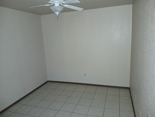 Photo - 902 Cynthia St Unidad 52