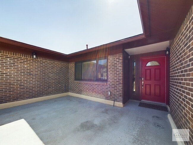 Photo - Beautifully Remodeled single Level Home Av...
