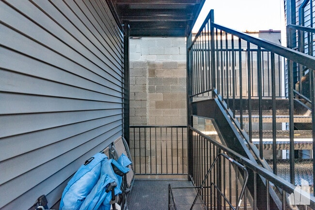 Photo - 2437 N Ashland Ave Unit 1F