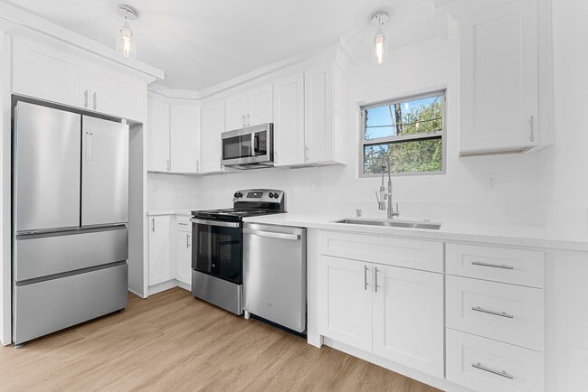 3212 Hamilton Way