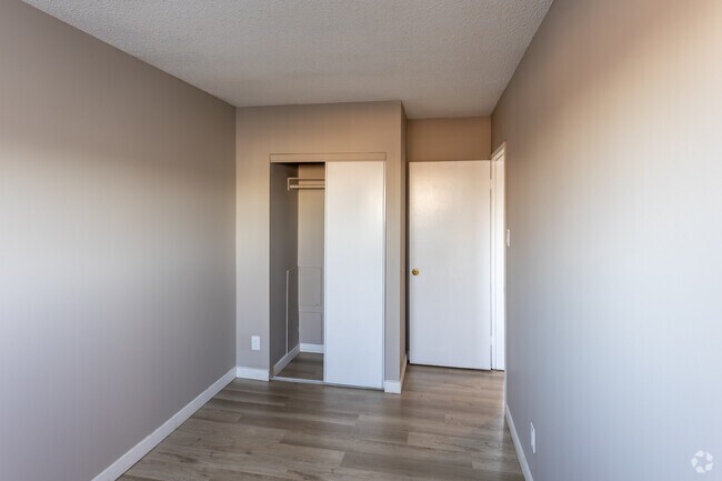 3BR, 1BA - 1,030SF -
