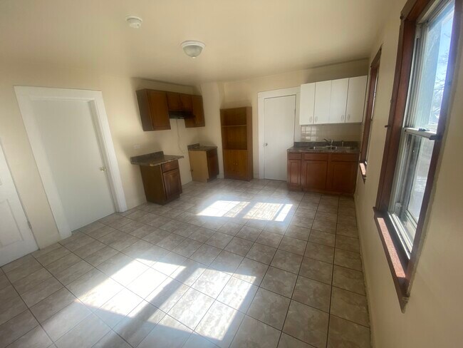 Kitchen - 3605 S Washtenaw Ave Unit 2