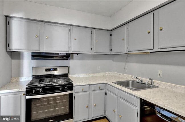 Photo - 2900 State Hill Rd Unit I-11