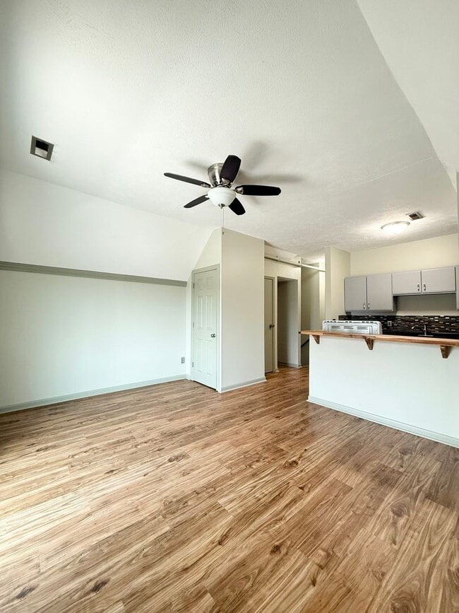 Building Photo - 1145 Park Ave Unit 2 Rental