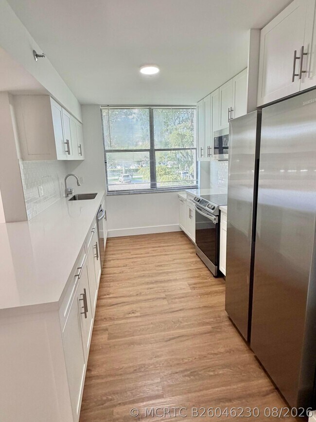 955 Egret Cir Unit 211