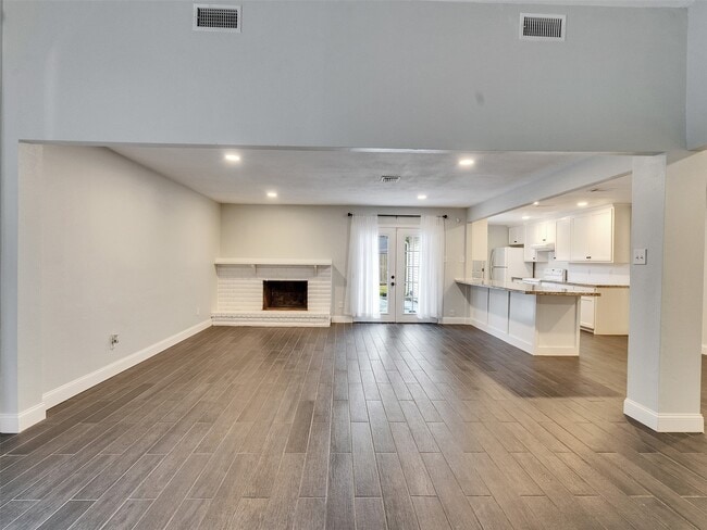 Photo - 2123 Quail Valley E Dr