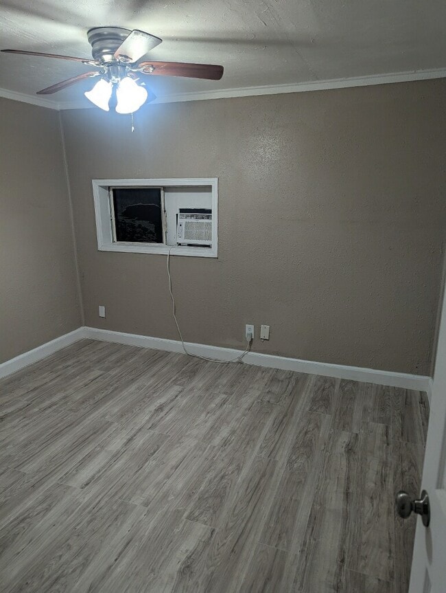 Photo - 3703 Martin St