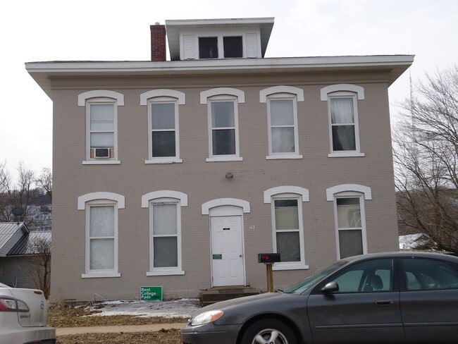 Building Photo - 117 E Howard St Unit 3 Rental