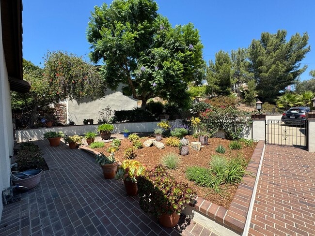 4884 Vista Arroyo