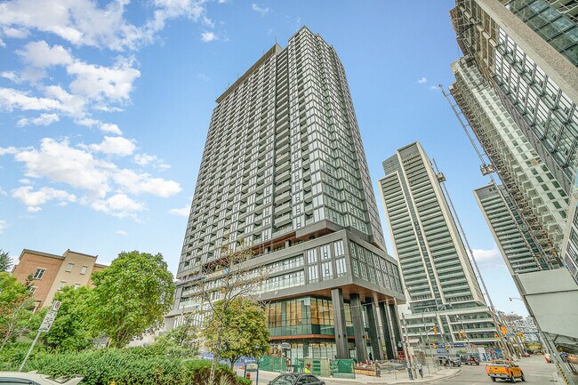 Photo - 19 Western Battery Rd Unité 2017