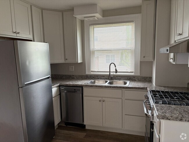 Building Photo - 233 North Ave Unit 233 North Ave  2 Rental