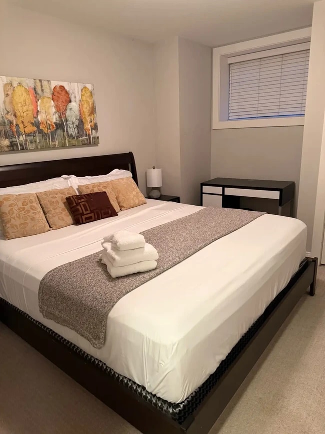 610 6th St E Unit 2 Bedroom Half-Basement Suite
