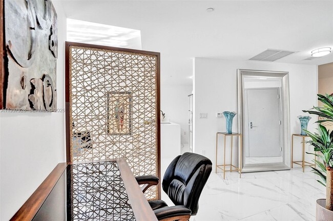 Photo - 488 NE 18th St Unidad 208