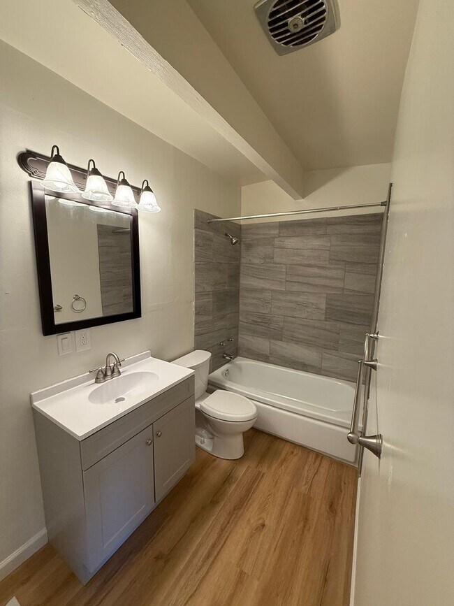 Photo - 1123 Vernon St Unit 1119 Vernon