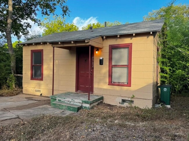Building Photo - 4902 Caswell Ave